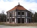 A "kínai" pavilon nem túl korhű felújítása (Forrás:taj-kert.blog.hu)